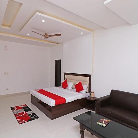 Oyo 29755 Hotel Jammu Airlines ภายนอก รูปภาพ