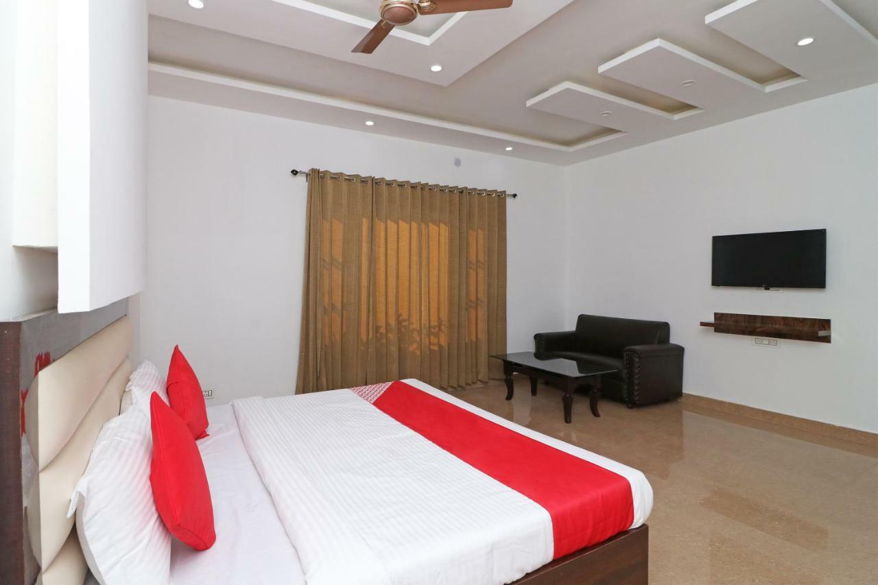 Oyo 29755 Hotel Jammu Airlines ภายนอก รูปภาพ