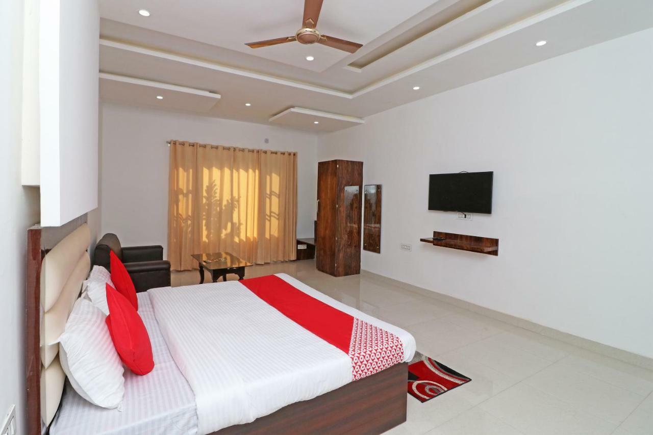 Oyo 29755 Hotel Jammu Airlines ภายนอก รูปภาพ