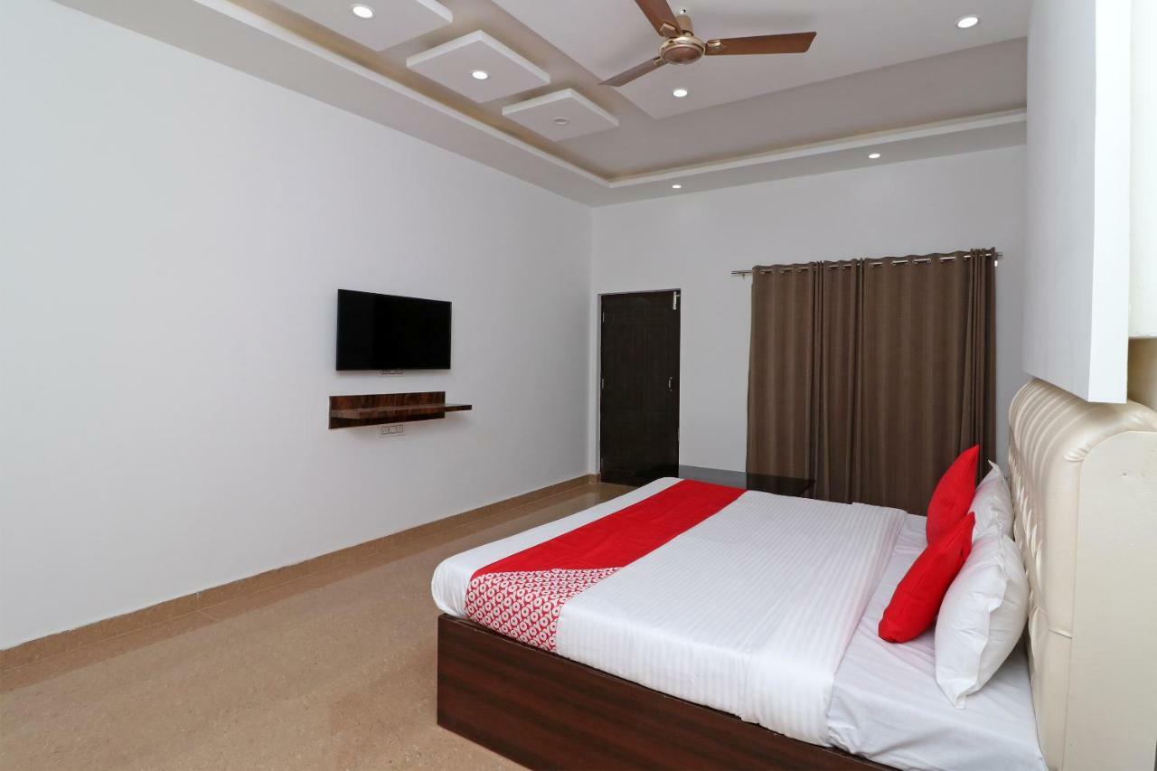 Oyo 29755 Hotel Jammu Airlines ภายนอก รูปภาพ