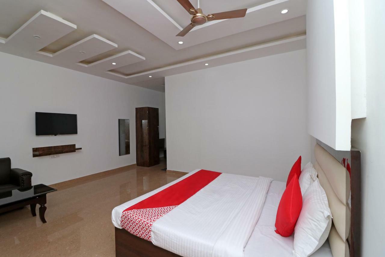 Oyo 29755 Hotel Jammu Airlines ภายนอก รูปภาพ