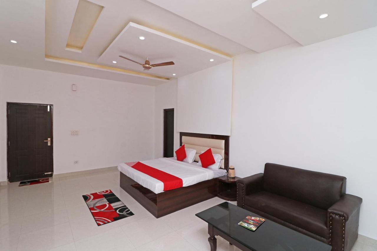 Oyo 29755 Hotel Jammu Airlines ภายนอก รูปภาพ